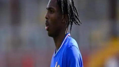 黃蜂教練褒獎三球及米勒進步，讚譽團隊間默契促進成長